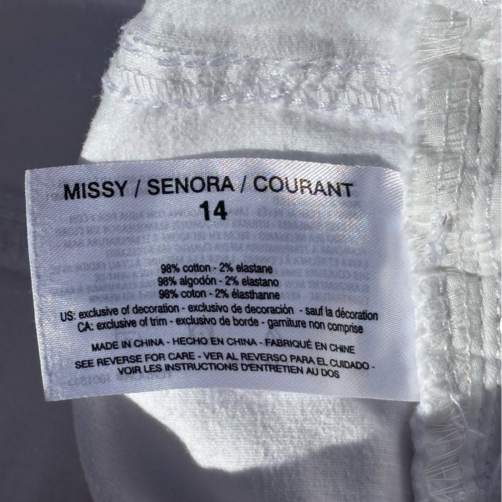 Nine West Jeans White Embroidered Chrystie Capri Women’s Size 14 💥Host Pick💥 - Picture 11 of 15